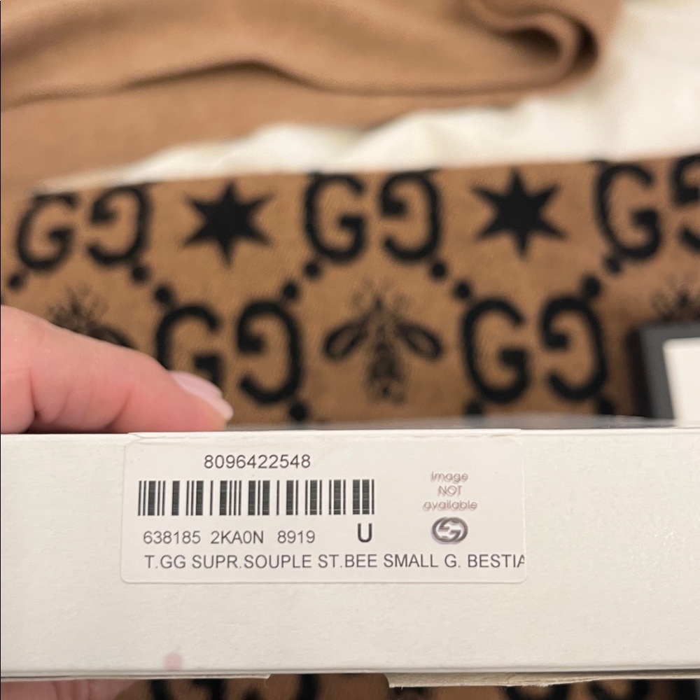 Gucci Beige GG Bee Phone Case - Picture 10 of 10